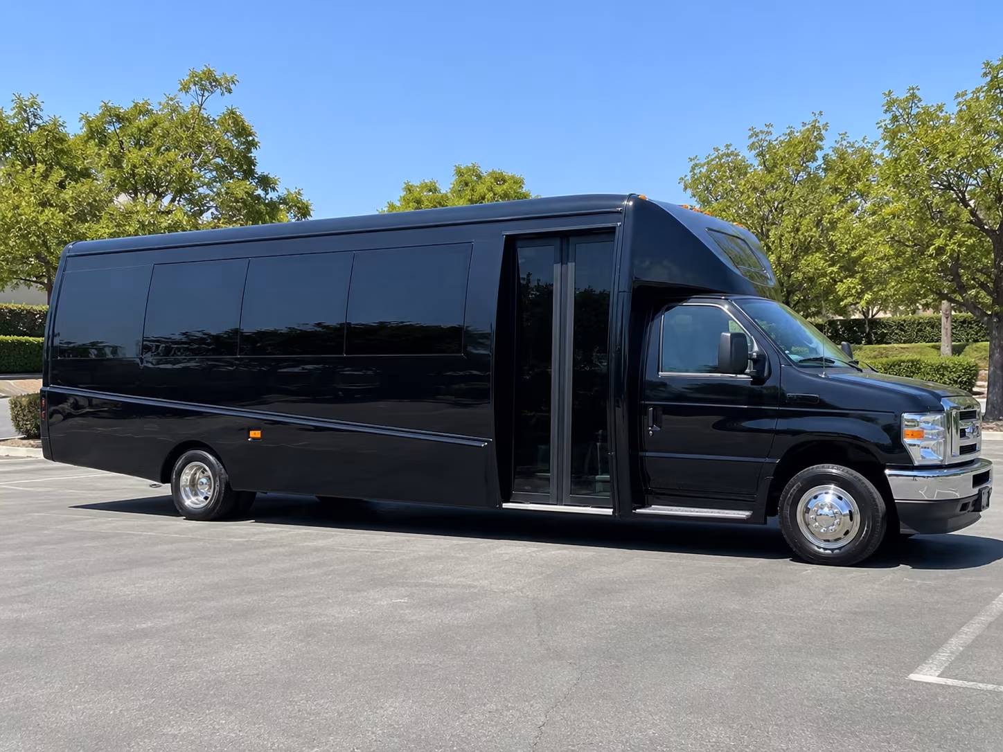hollister airport transfer charter buses for hollister groups