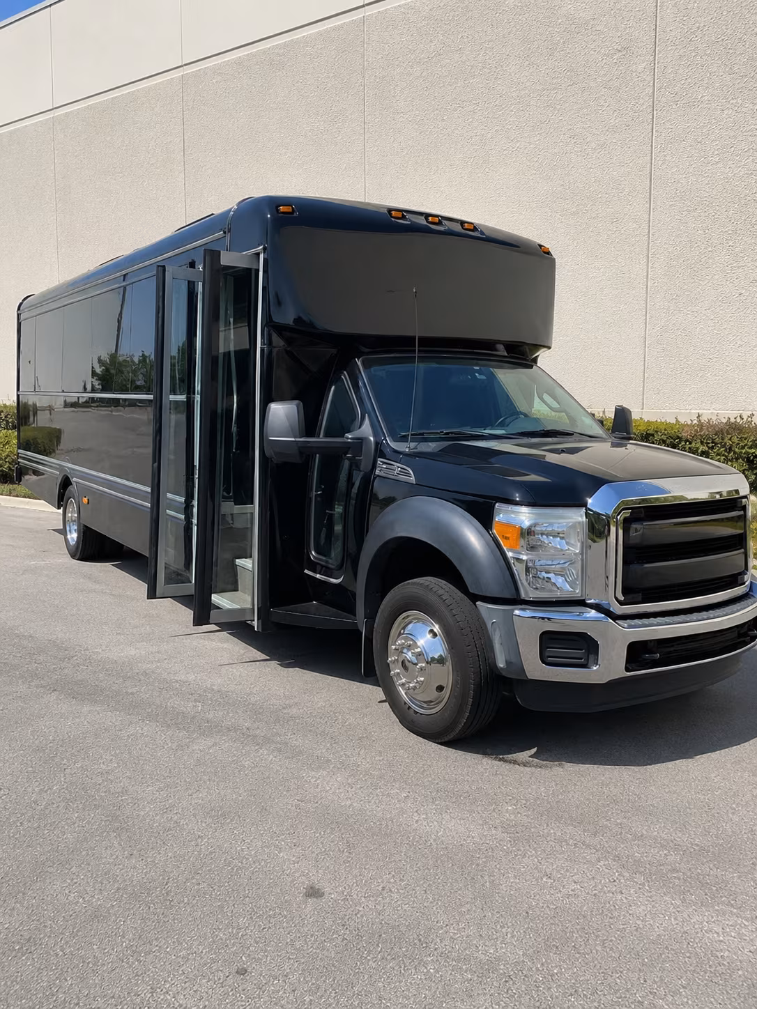 hollister bus rentals