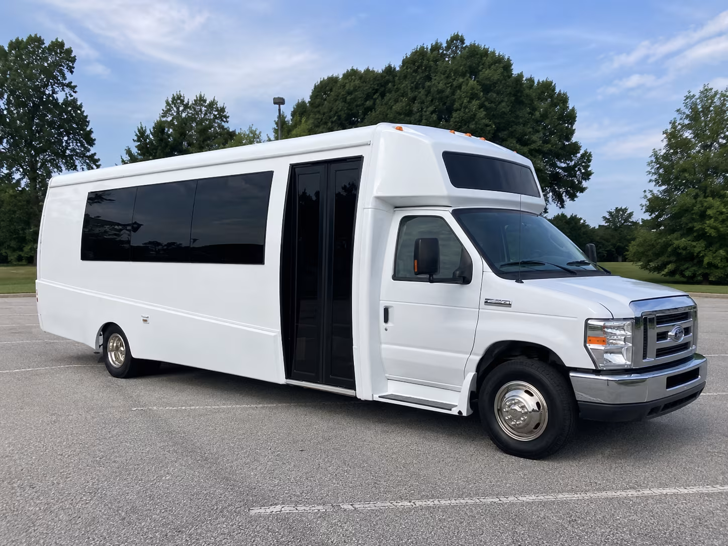 los banos 18 passenger party bus
