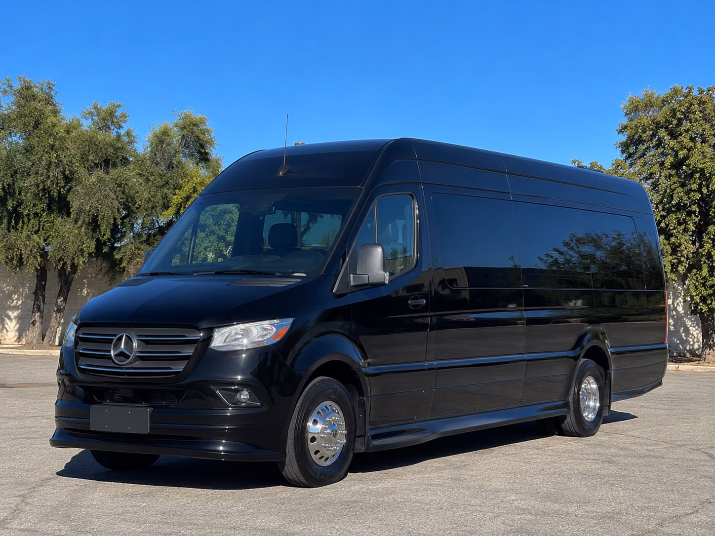 transportation serving los banos and nearby cities